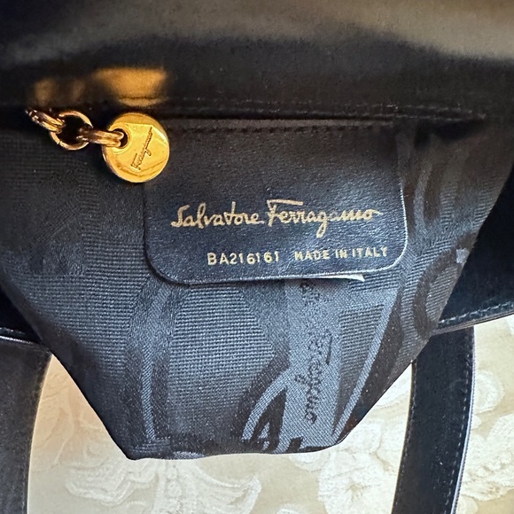 Salvatore Ferragamo black leather bucket bag - Picture 15 of 16